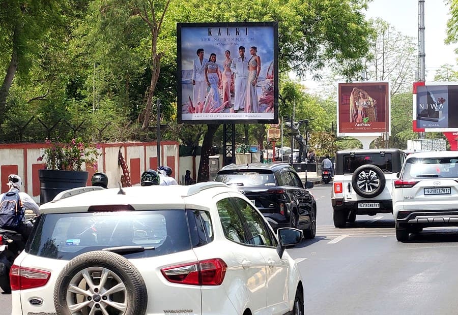 Digital Out-Of-Home (DOOH) Advertising: Trends, Benefits And How It Works In 2026