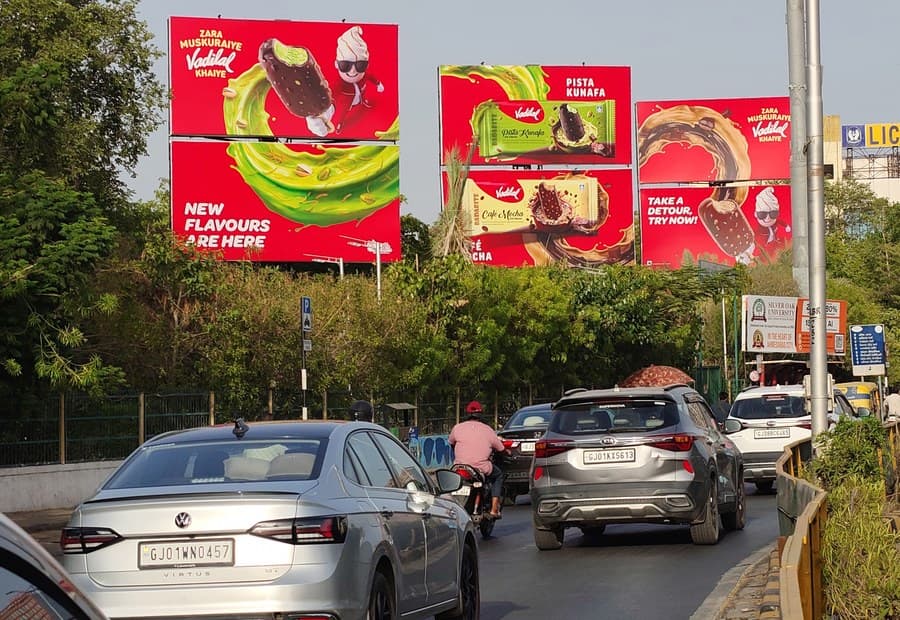 Types Of Outdoor Advertising: A Complete Guide To OOH Formats